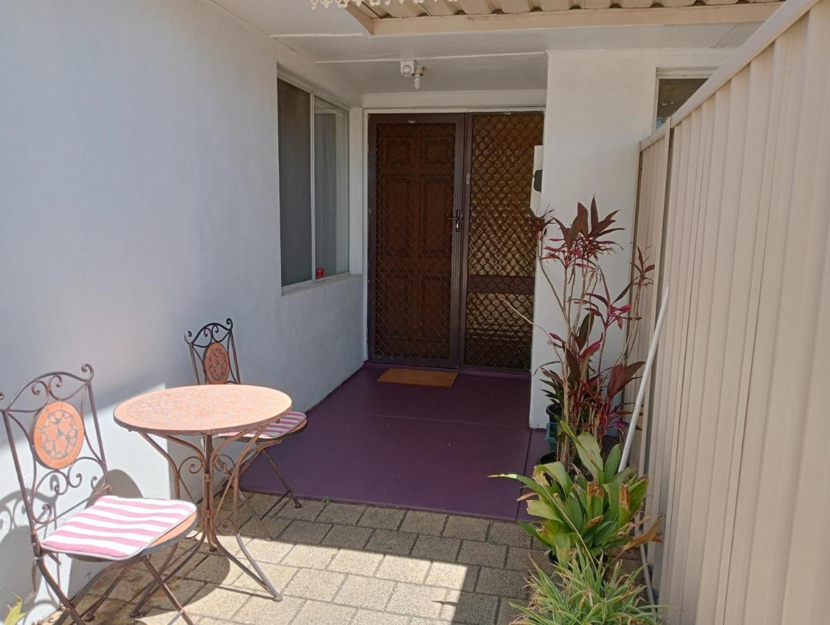Cozy Inn Perth Bagian luar foto