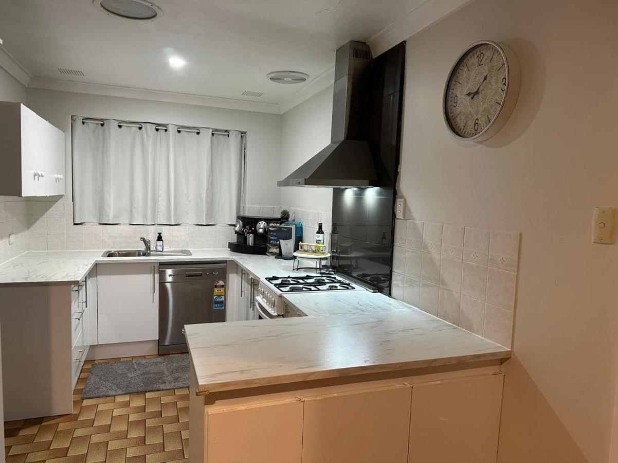 Cozy Inn Perth Bagian luar foto