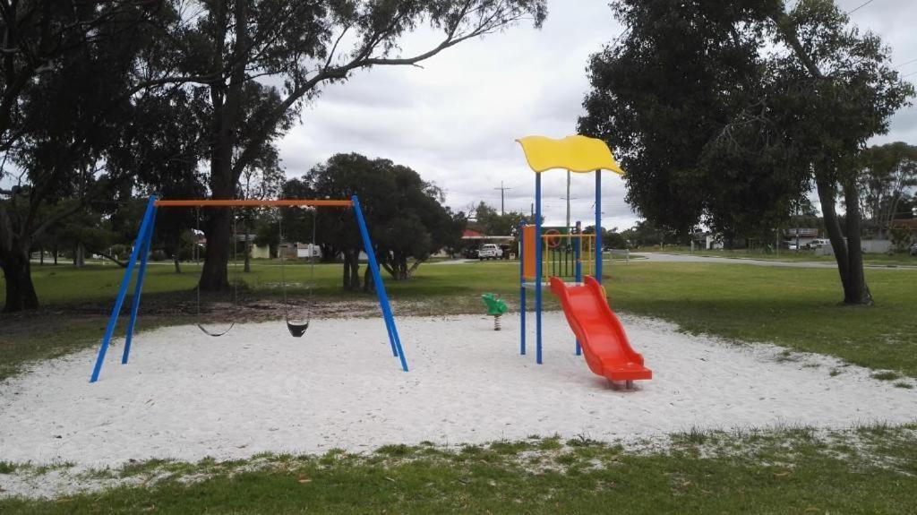 Cozy Inn Perth Bagian luar foto