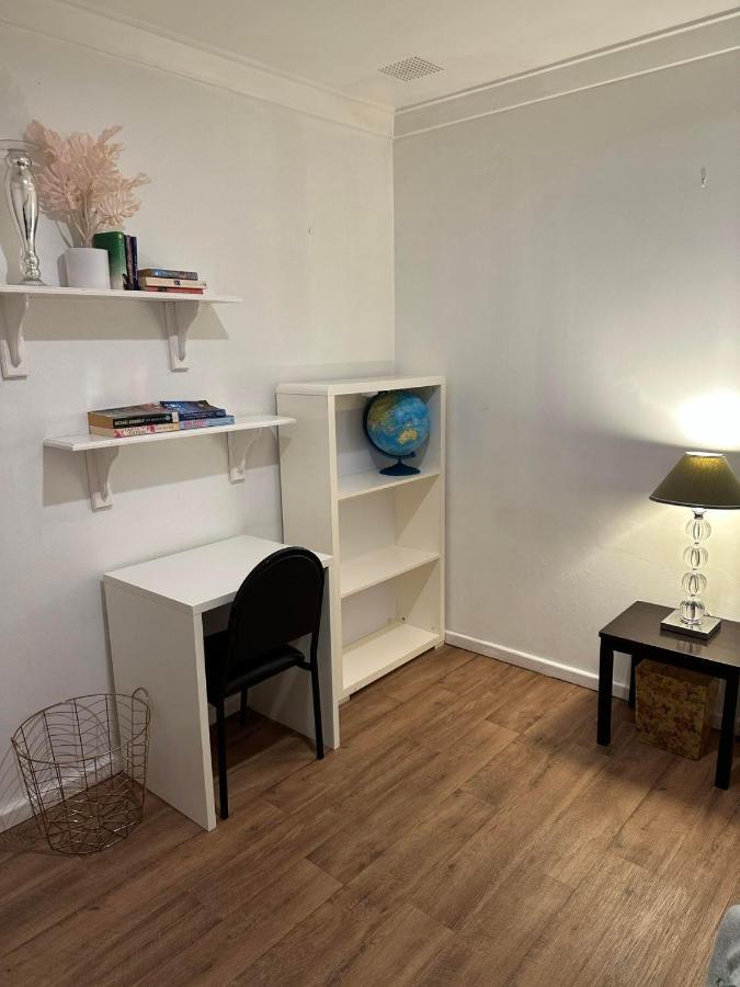 Cozy Inn Perth Bagian luar foto